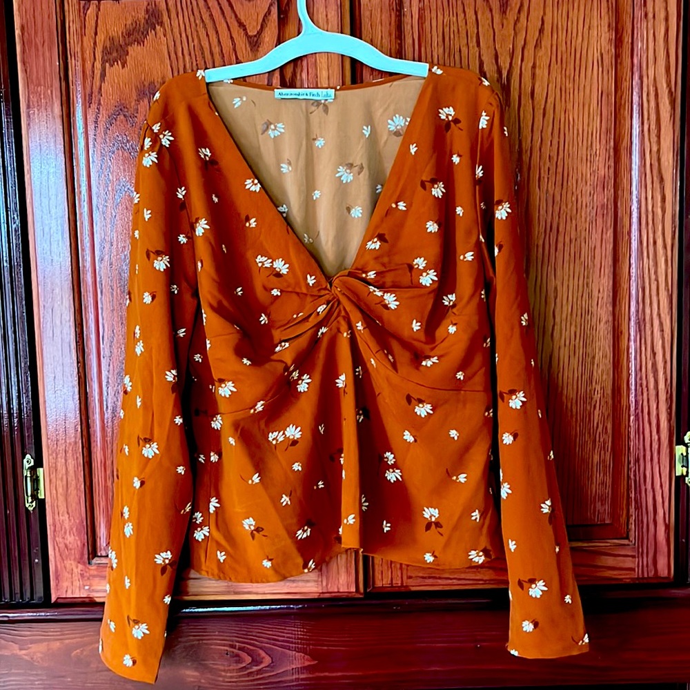 NWOT Abercrombie and Fitch burnt orange floral long sleeve top